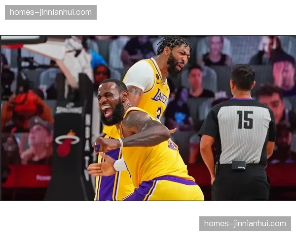 湖人詹姆斯组织能力盘活：重新担任持球大核填补东契奇空白